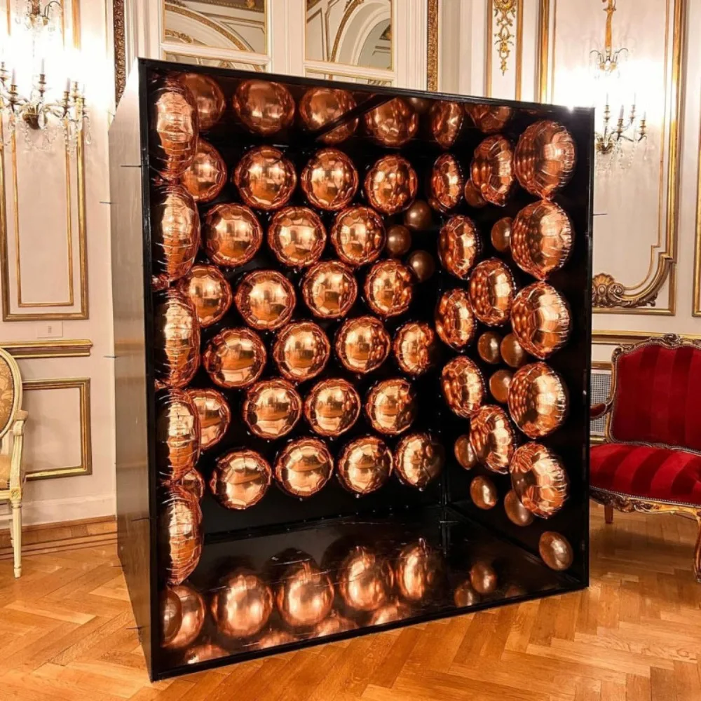 

Custom Design Detachable Magazine Photo Booth Mirror Fashion Photo Booth Box with Gold Balloon