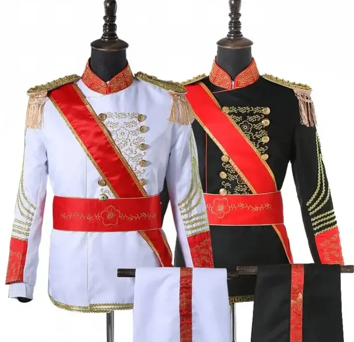 European military dress, handsome costumes, performance, stage, drum music, honor guard