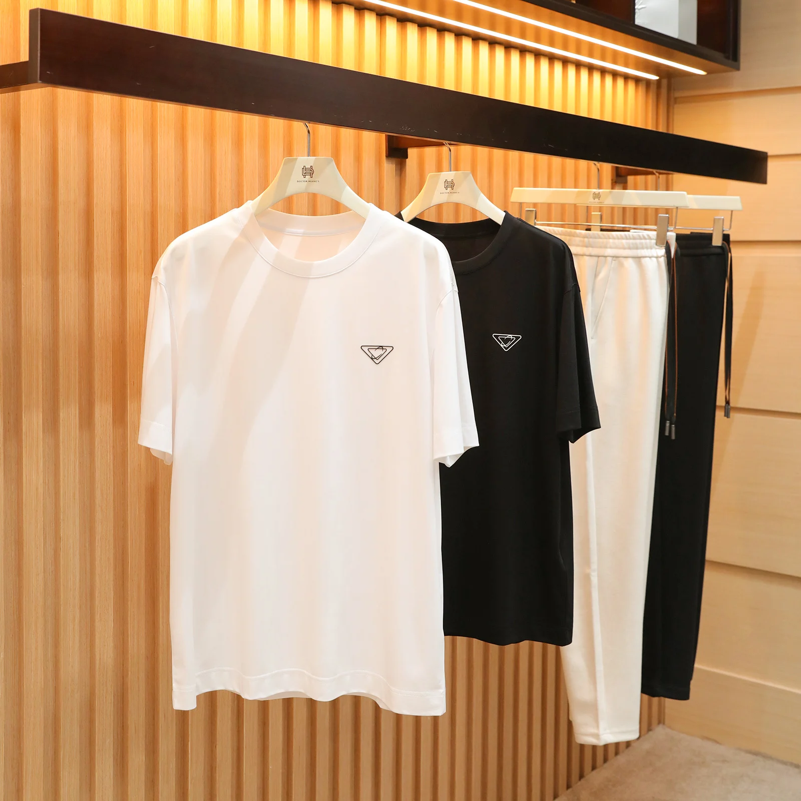 

Мужская футболка Doctor.Huang Summer 2026 с круглым вырезом и коротким рукавом, гладкая, прохладная на ощупь, универсальная, повседневная, из смесового хлопка