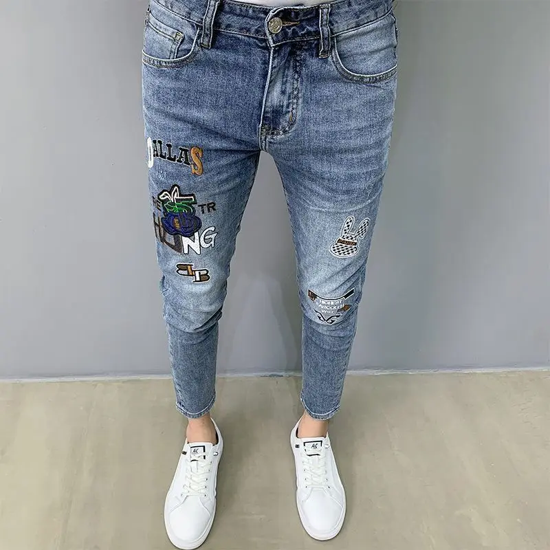 Luksusowa marka męska Slim Denim Jeans Casual Pencil Pants z haftem 2024 Nowa koreańska moda Jesień Lato Niebieskie długie spodnie