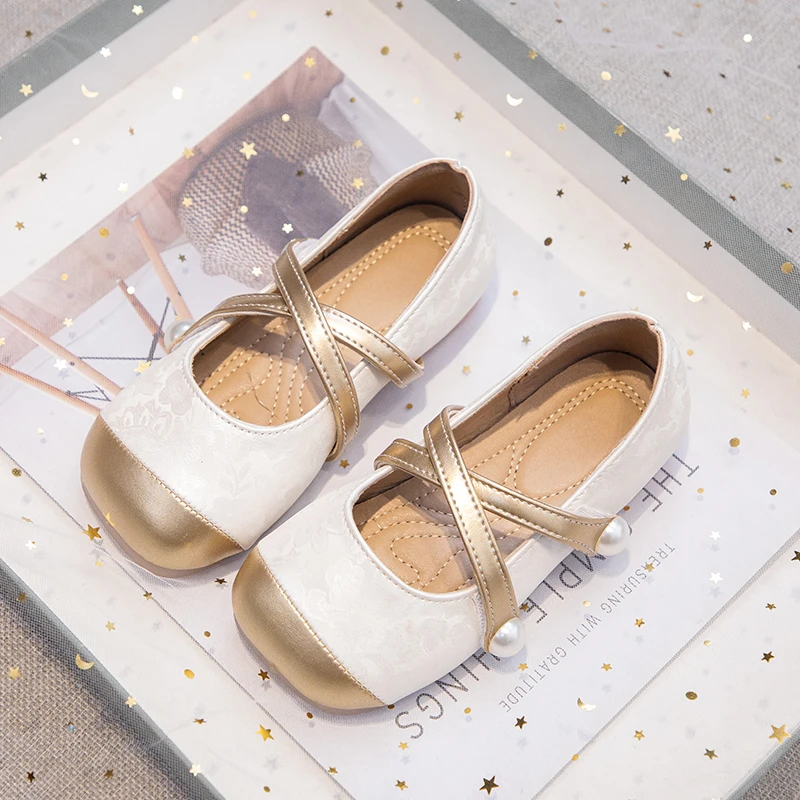 2025 الأطفال الأميرة أحذية من الجلد للفتيات الخريف موضة جديدة الكورية نمط لينة أسفل المضادة للانزلاق تنوعا فستان الأحذية