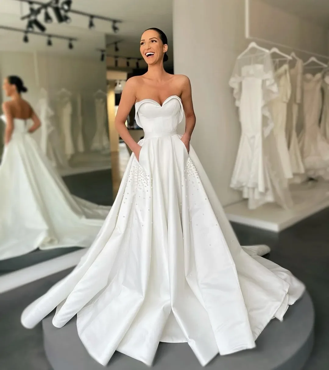 Classic Line A strapless Sweetheart backless Bridal dress Pearl Wedding dress Vestidos De Novia sweeping train bridal dress