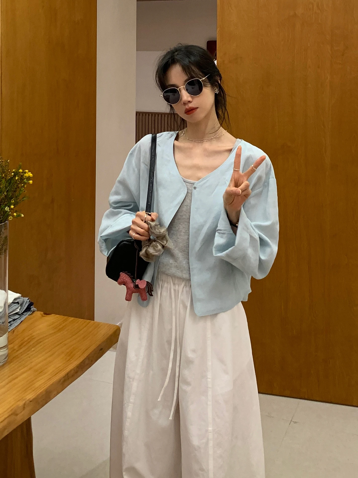 

Синяя льняная рубашка с защитой от солнца, женская свободная повседневная блузка, весенне-летний французский стиль, с круглым вырезом, укороченная, модный тренд