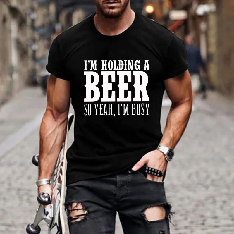 

Funny I'm Holding a Beer So Yeah I'm Busy Printed T-shirt Men's Casual Personality Hip-hop T-shirt Beer Lovers Shirt T-shirt