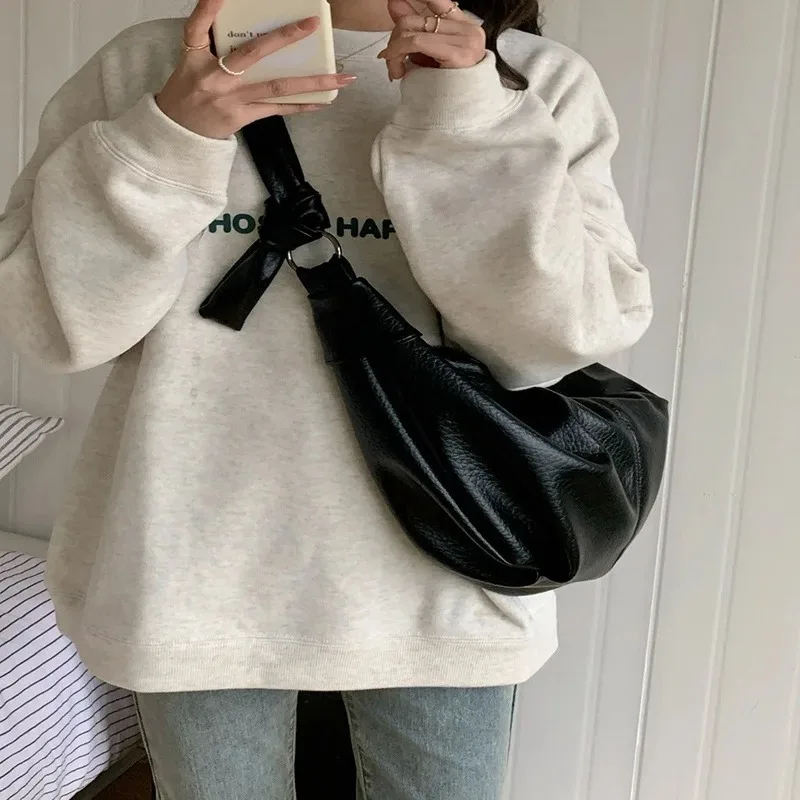 crossbody commuter bag
