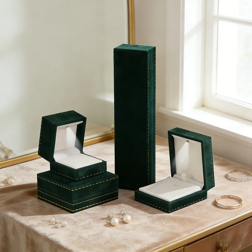 

Элитная бархатная коробка для ювелирных изделий: для колец, серег, ожерелий, браслетов. Футляр для хранения и демонстрации украшений. Подарочная упаковка.