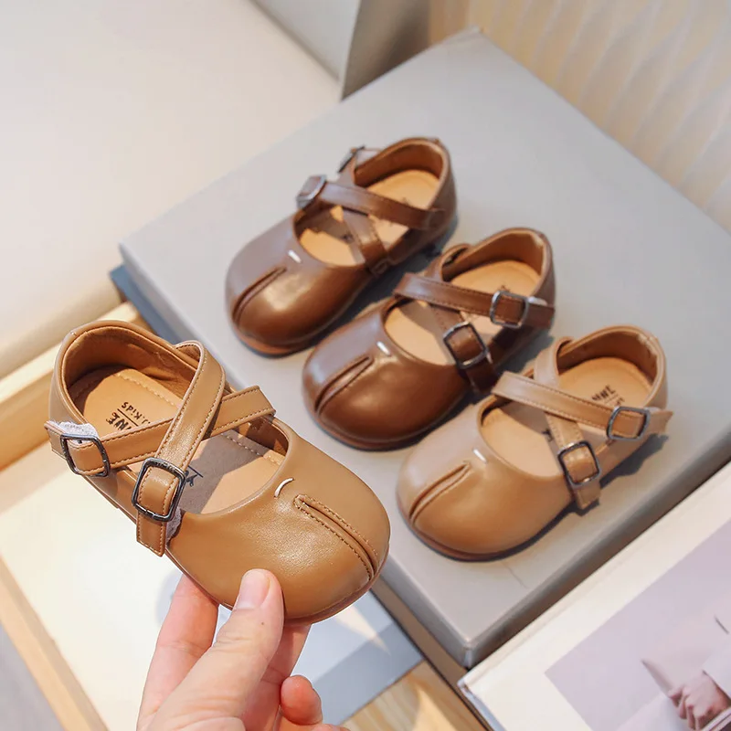 Prinzessin Schuhe für Mädchen 2023 Herbst neue Anti-Rutsch-Einzels chuhe Kinder leichte weiche Leder Mode Baby Einzels chuh