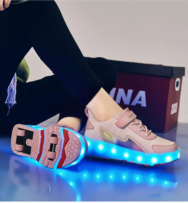 Quad 4 ruote pattini a rotelle scarpe adulti bambini bambini scarpe sportive scorrevoli deformazione Parkour running LED light Blink Sneakers