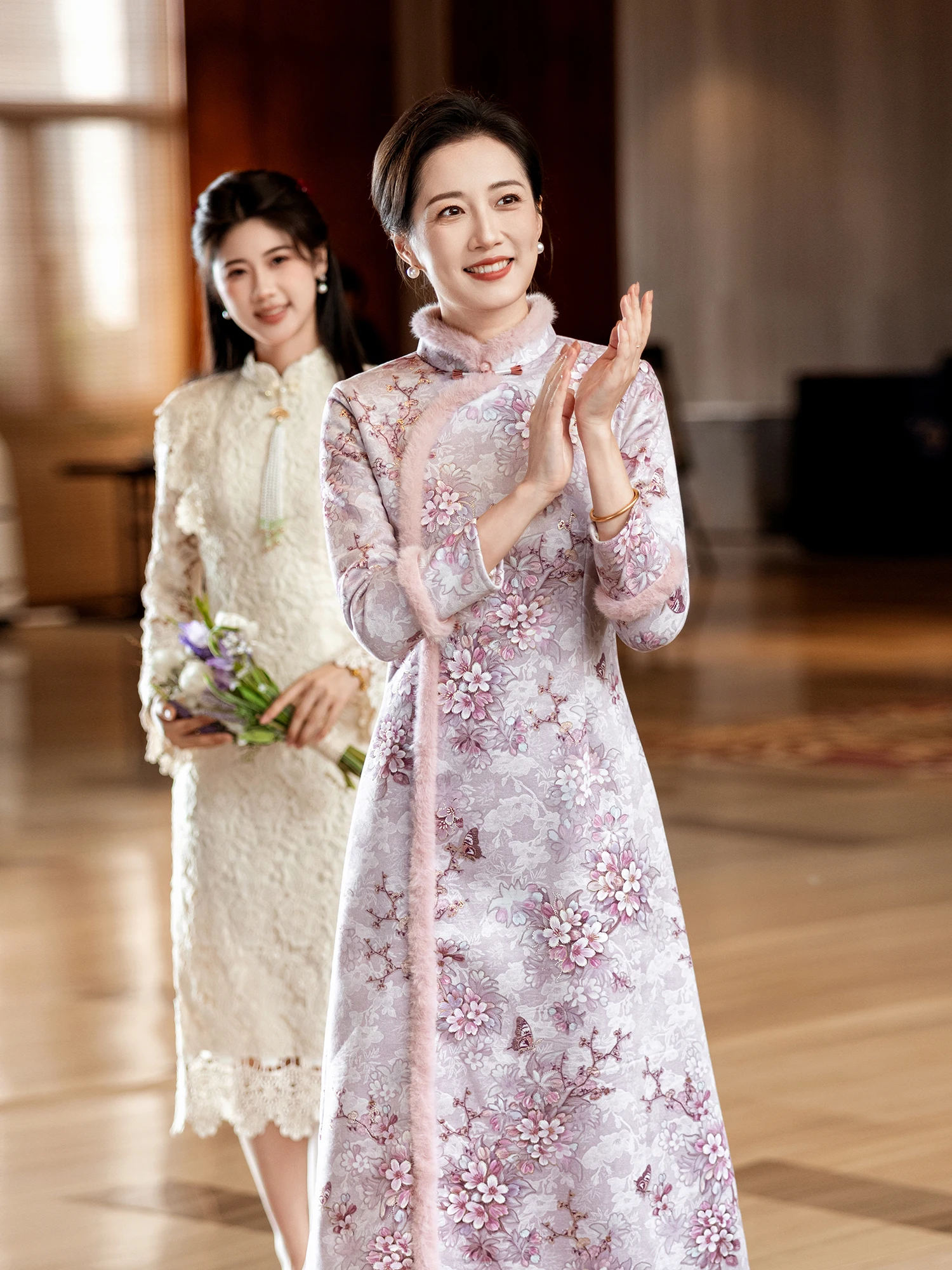 

Wedding Celebration Suede Velvet Thiened Gold Emed Long Qipao for Mom High End Winter Wedding Dr