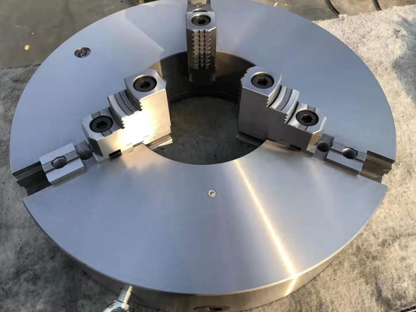 Low-cost Direct Selling OD 1000mm Manual Three-jaw Self-centering Chuck Steel Body for CNC Lathe Machine with Long Life