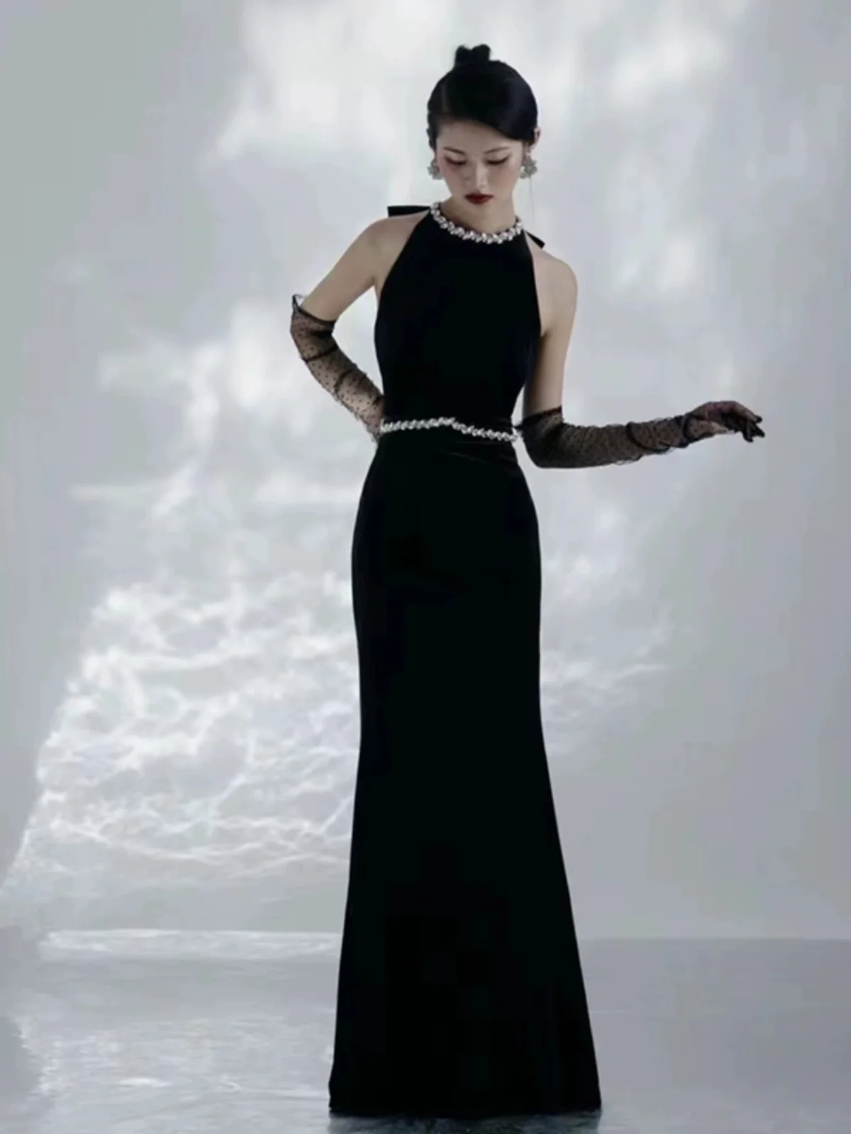 

Ele Bla Evening Gown with Diamond Embelliments Hanging Ne Design Bare Ba Long Dr for Wedding Par Ball