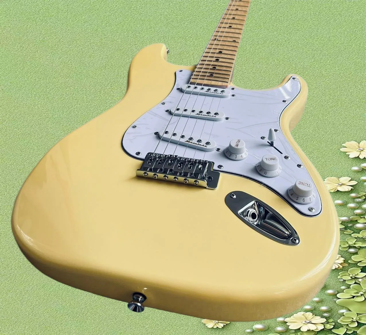 Guitarra Malmsteen 2026 Matte en oferta, con diapasón festoneado, pastillas Dimarzio, guitarra Big Head, color amarillo lechoso