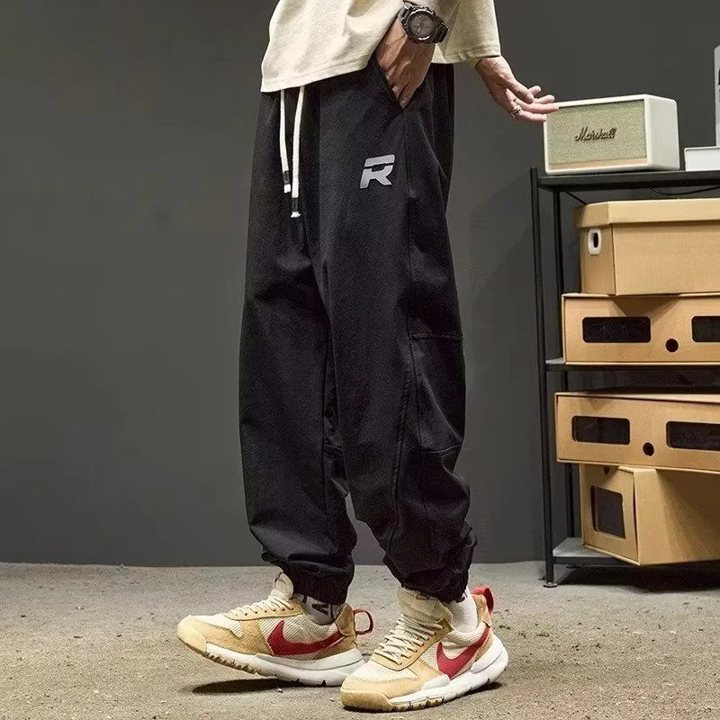 男性用レトロルーズカジュアルレギュラートレンディブランド厚手カジュアル秋冬パンツの新しいスタイルの足結び仕様