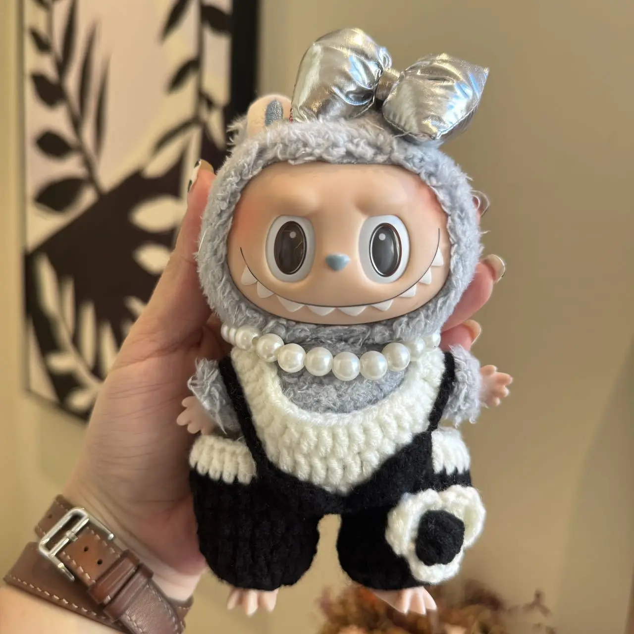 

Clothes For Labubu 15/17Cm Dolls Gen 1-3 Bow Pearl Necklace Knit Overalls Cute Outfit Set Apparel Hanging