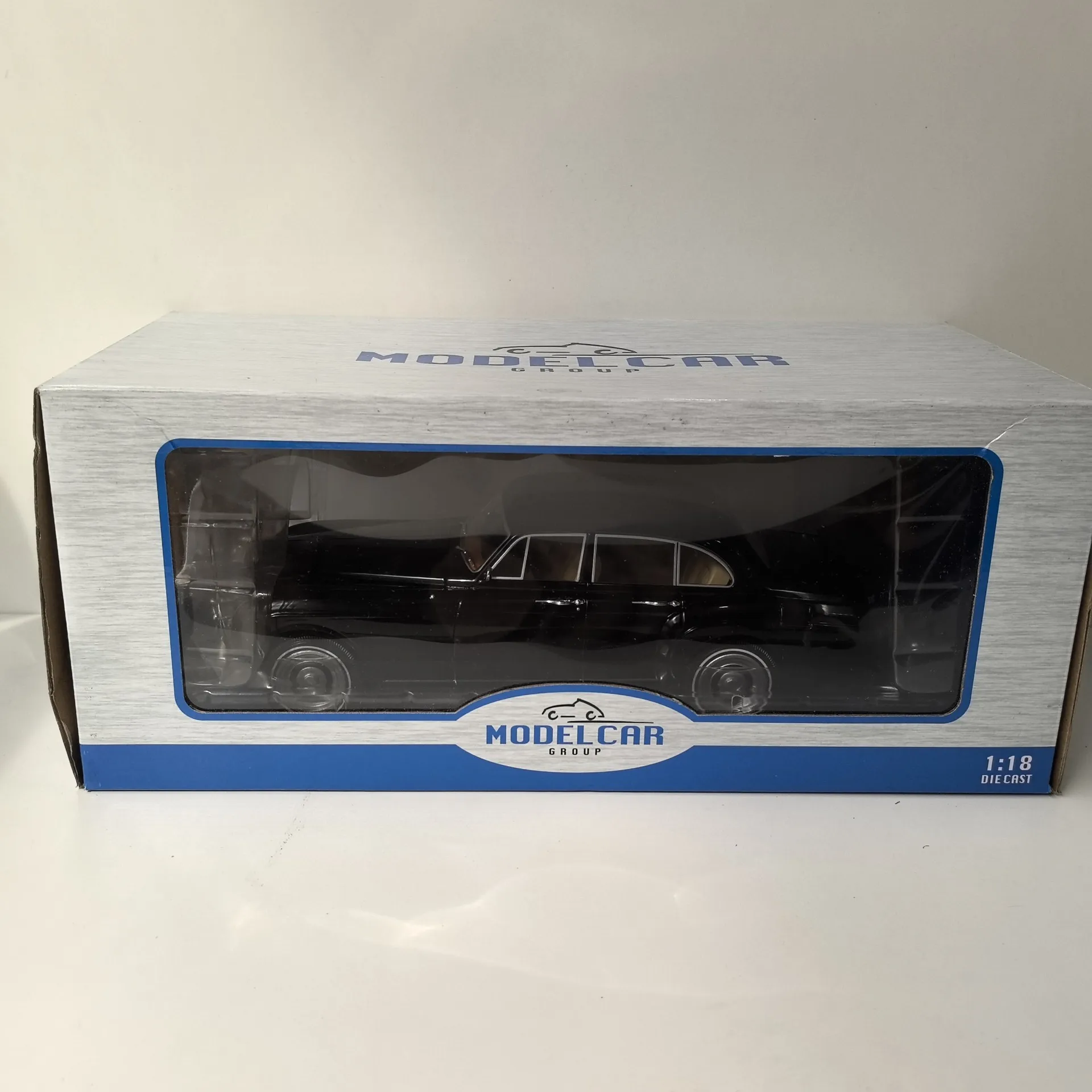 

Diecast MCG 1/18 Scale ROLLS ROYCE SILVER CLOUD III Rolls-Royce Alloy Car Model Collectible Toy Gift Souvenir Display Ornament