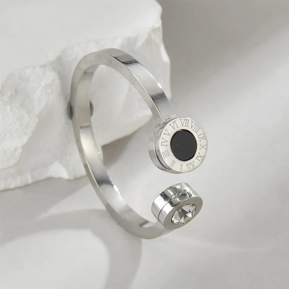 2023 New Trendy Roman Numeral Open Rings for Women Fashion Zirconia Black Shell Adjustable Ring
