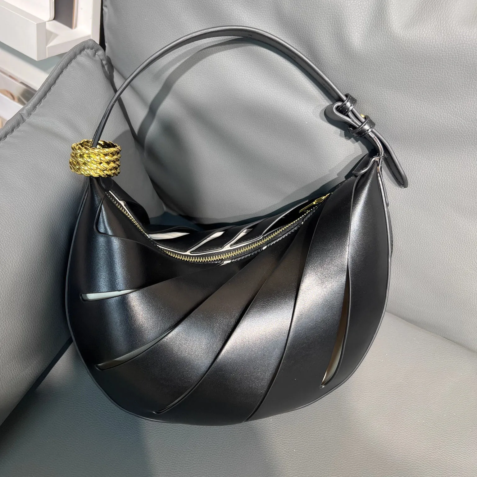 

Женская сумка на одно плечо, новинка 2025, стильная нишевая сумка в форме полумесяца — модный, универсальный и стильный дизайн, подходит для поездок на работу