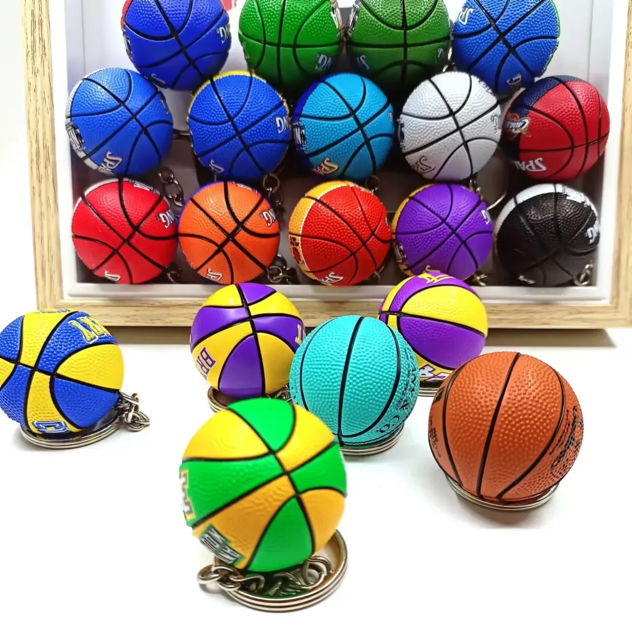 

3D Creative Mini Basketball Model Keychain Sports Fans Championship Trophy Souvenir Pendant Automobile Decoration Collection