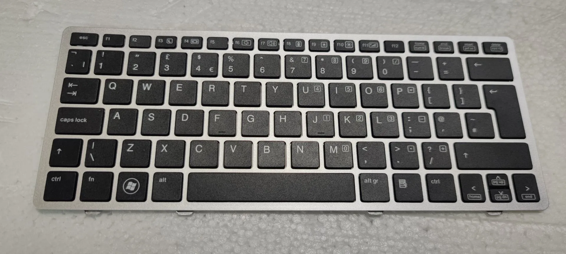 

NEW FOR HP EliteBook 2560 2560p 2570 2570p Keyboard UK Silver frame