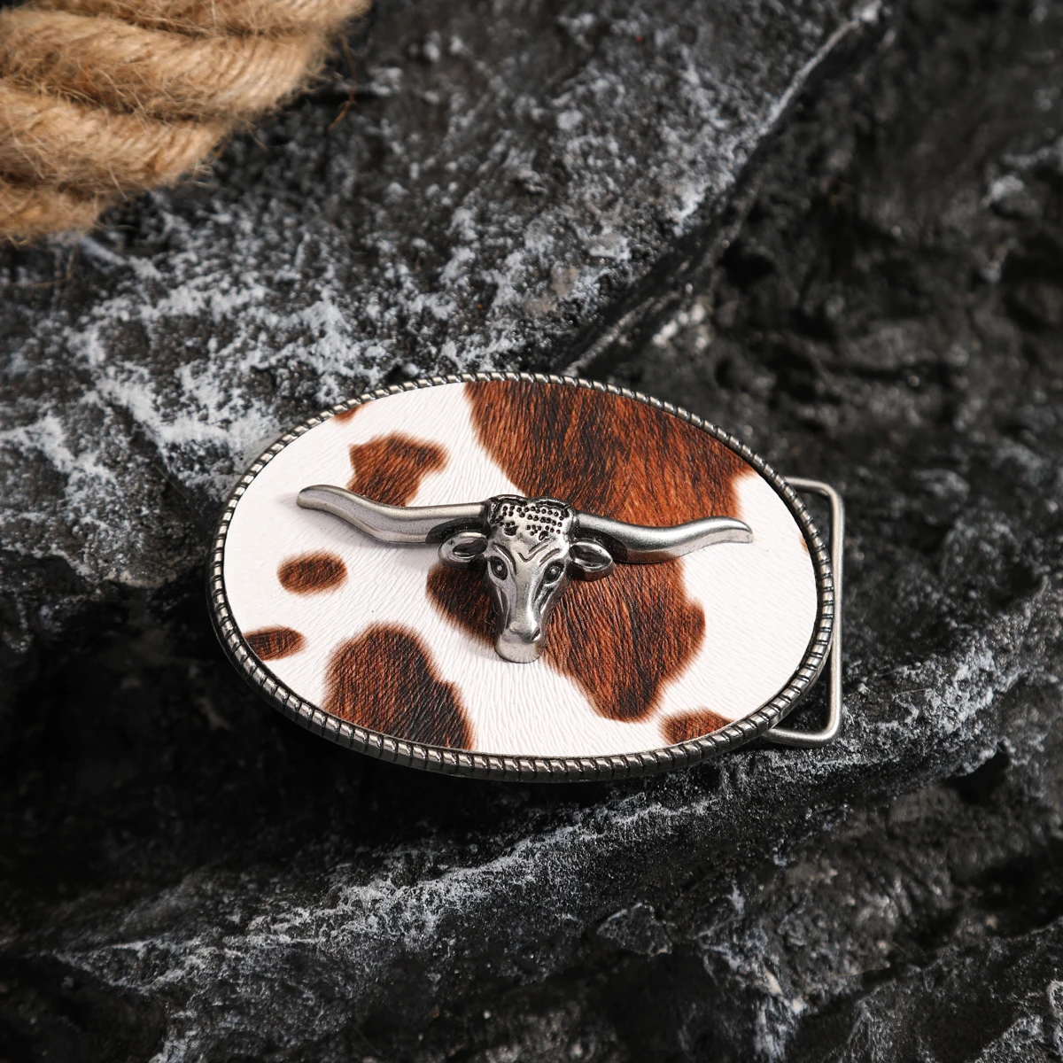 Gesper ikat pinggang bergaya Barat, ikat pinggang retro yang dipersonalisasi dengan kepala gesper logam (pola acak)