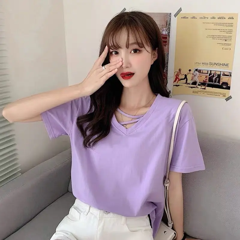 Solide Temperament Kurzarm frauen Nische Design Sinn Sommer Neue Koreanische Version Lose V-ausschnitt T-shirt Süße und Würzige Top