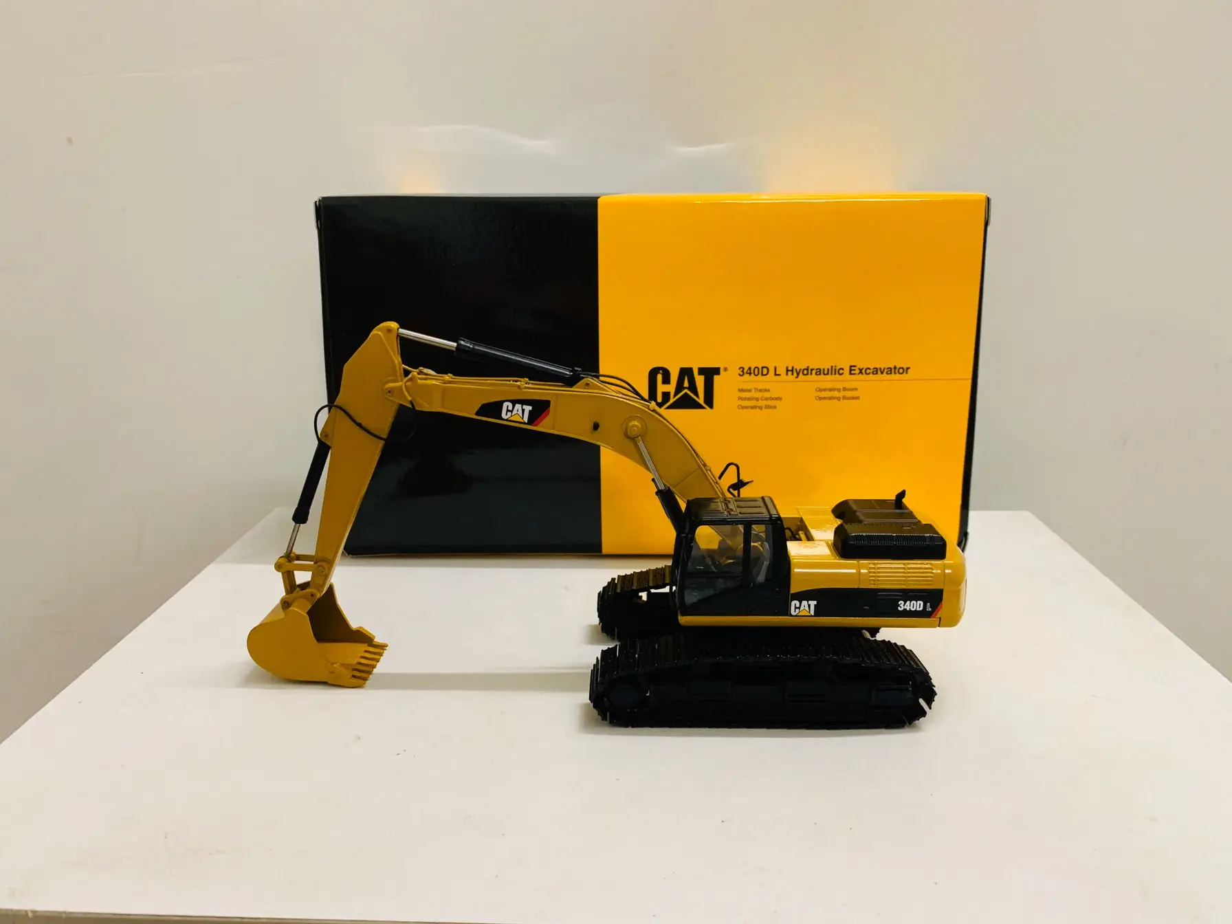 

340D L Hydraulic Excavator 1/50 Scale Die-Cast Model TR20001