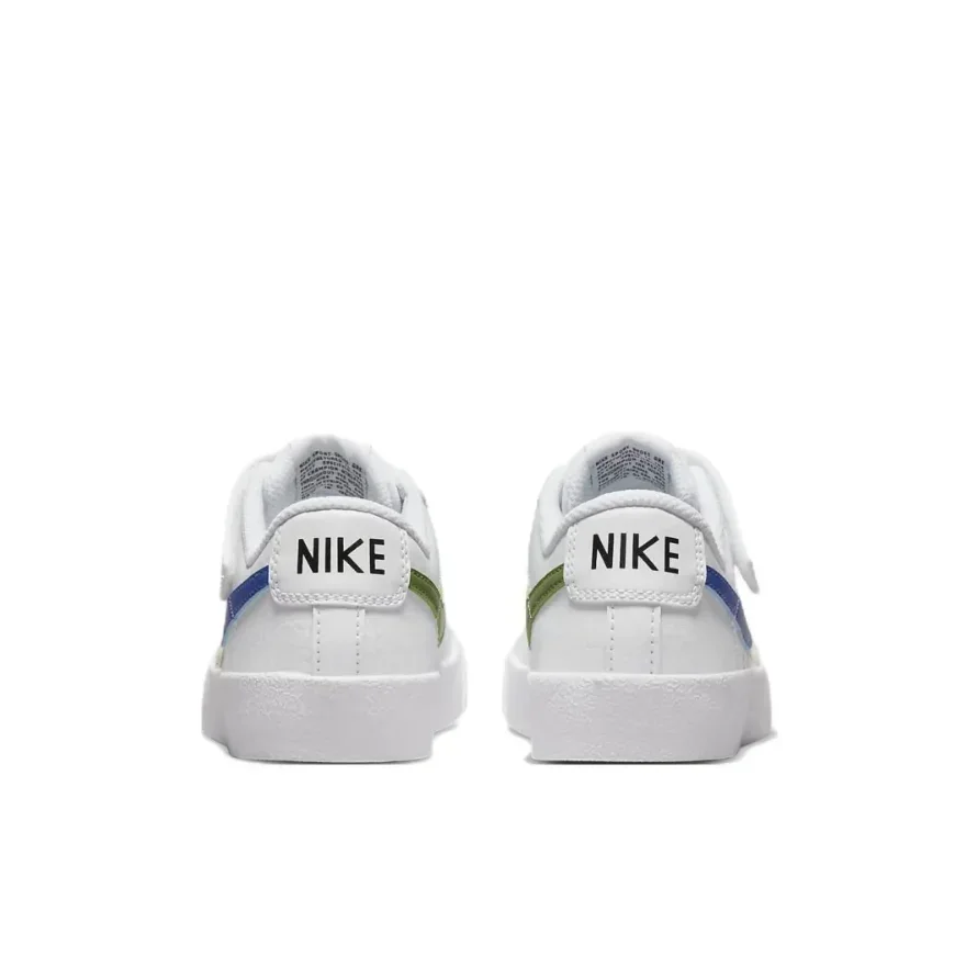 Nike Blazer 77 حذاء كاجوال عصري مقاوم للاهتراء ومنخفض الارتفاع للأطفال الصغار باللون الأبيض والأزرق