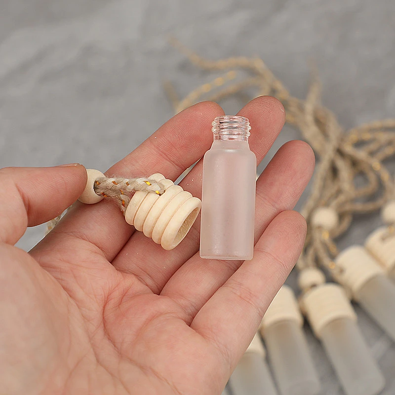 100Pcs 5ml Empty Pendant Auto Perfume Frosted Mini Perfume Bottles with Wood Lid Frosted Glass Bottle Essential Oil Container