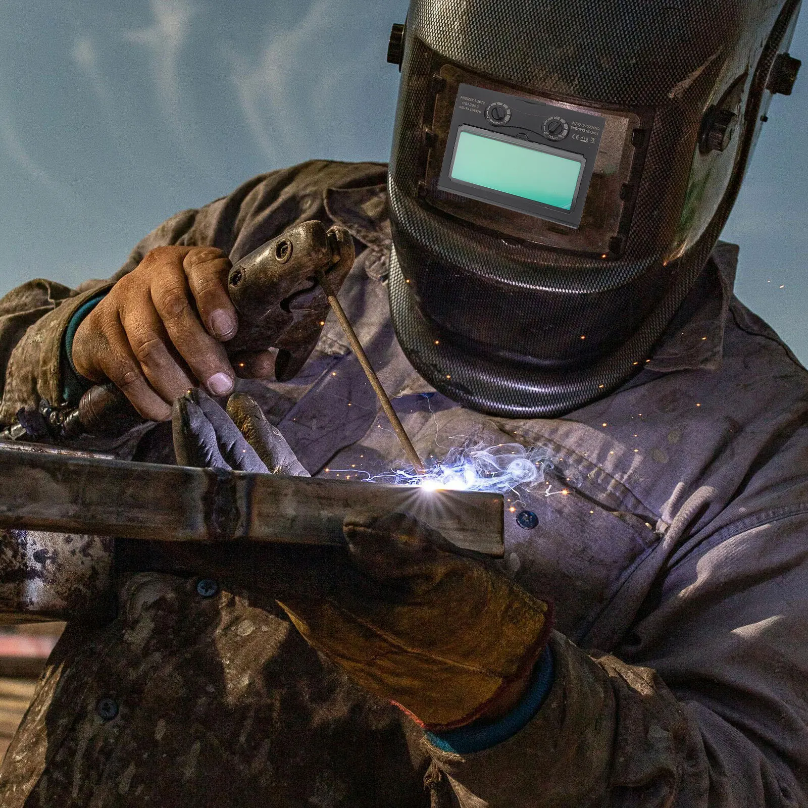 قناع لحام بعدسة LCD تعمل بالطاقة الشمسية، ملحق متين ومقاوم للخدش، وأداء طويل الأمد