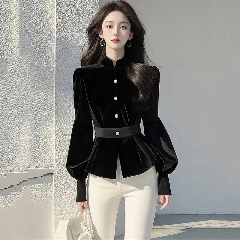 Nowa koreańska bluzka z czarnego aksamitu dla kobiet na wiosnę 2025, niszowy design, szykowna, elegancka, codzienna koszula z podkreśloną talią, gładka bluzka, topy damskie.