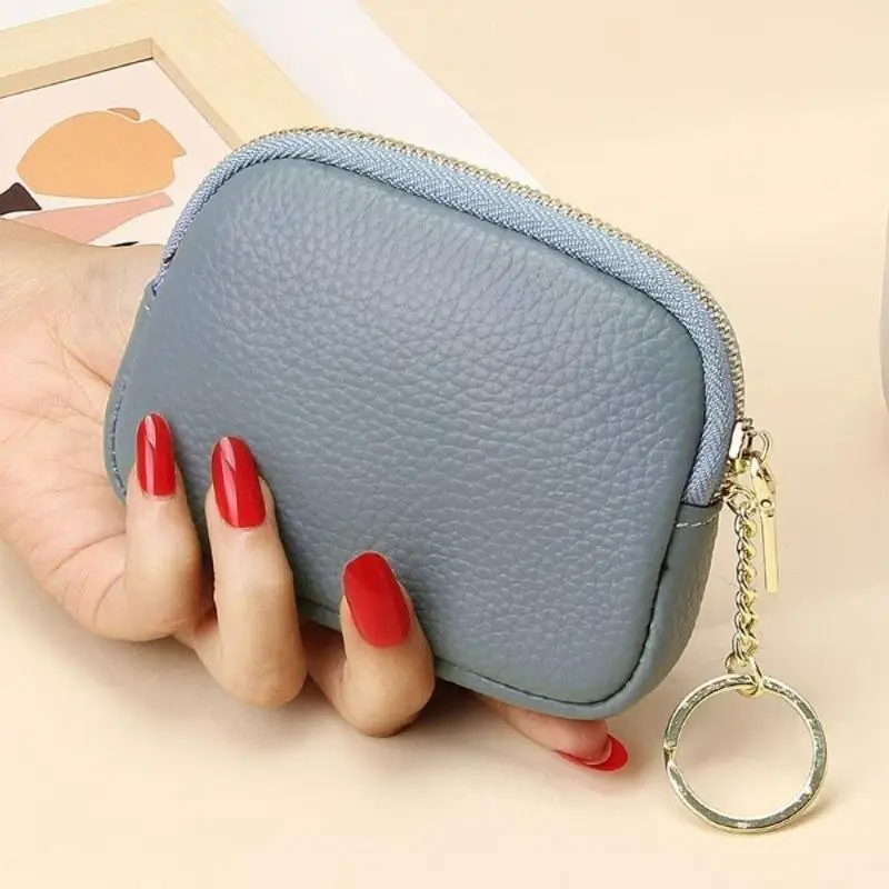Braune Geldbörse aus PU-Leder mit Litschi-Struktur, robustem Reißverschluss und Schlüsselring für den täglichen Gebrauch zum Tragen von Bargeld, Karten, Lippenstift und kleinen Utensilien. – Detail 3