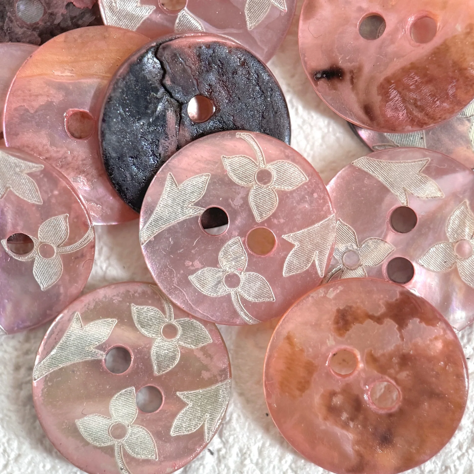 20Pcs 15mm Natural Shell Two-Hole Button Pink Leaf Vintage Shirt Coat Journaling Clothes Accessories Decorative Button D104