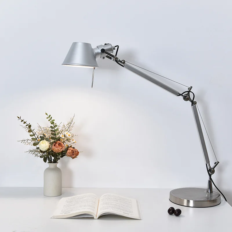 مصباح طاولة فتاة على شكل قبعة من القش الإيطالي مصدر من المصنع - تصميم بسيط للفندق والمكتب والمكتب