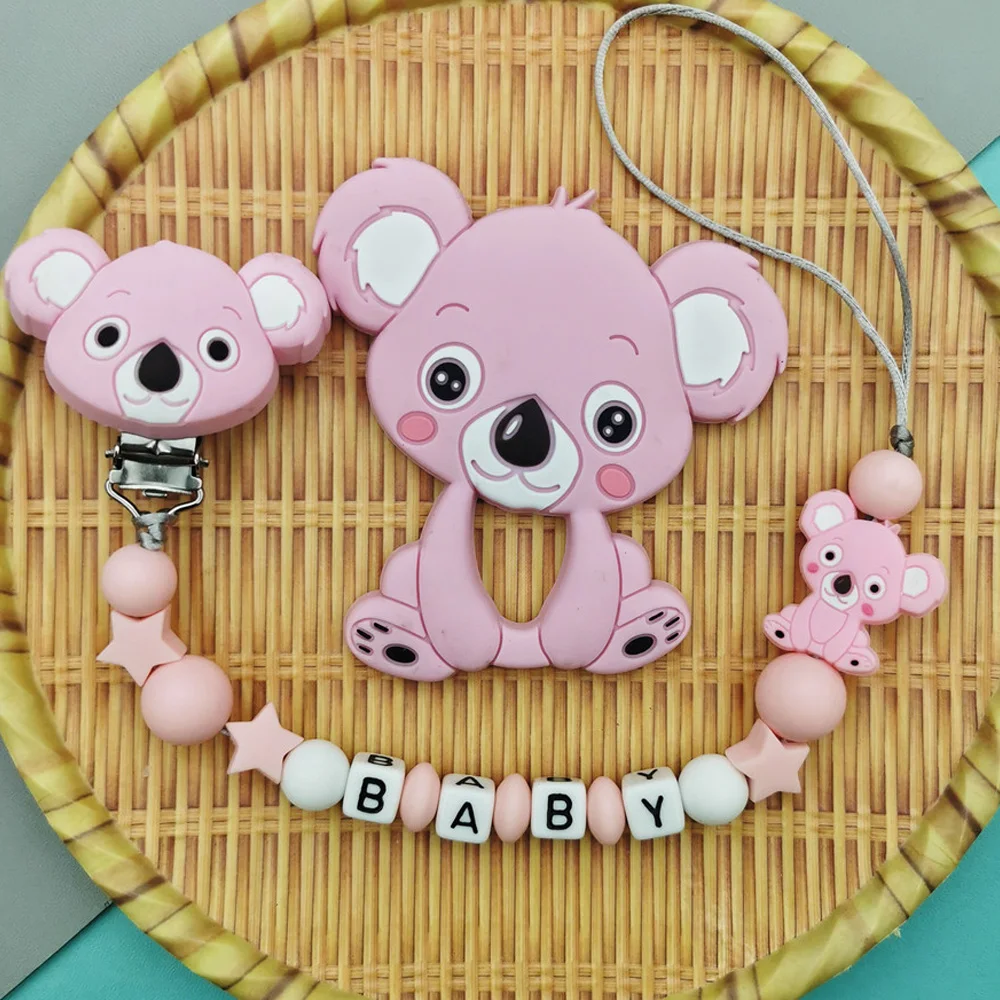 

Custom English Acrylic Letter Name Baby Koala Silicone Pendant Pacifier Clips Chains Chew Teether Baby Pacifier Kawaii Toy Gifts