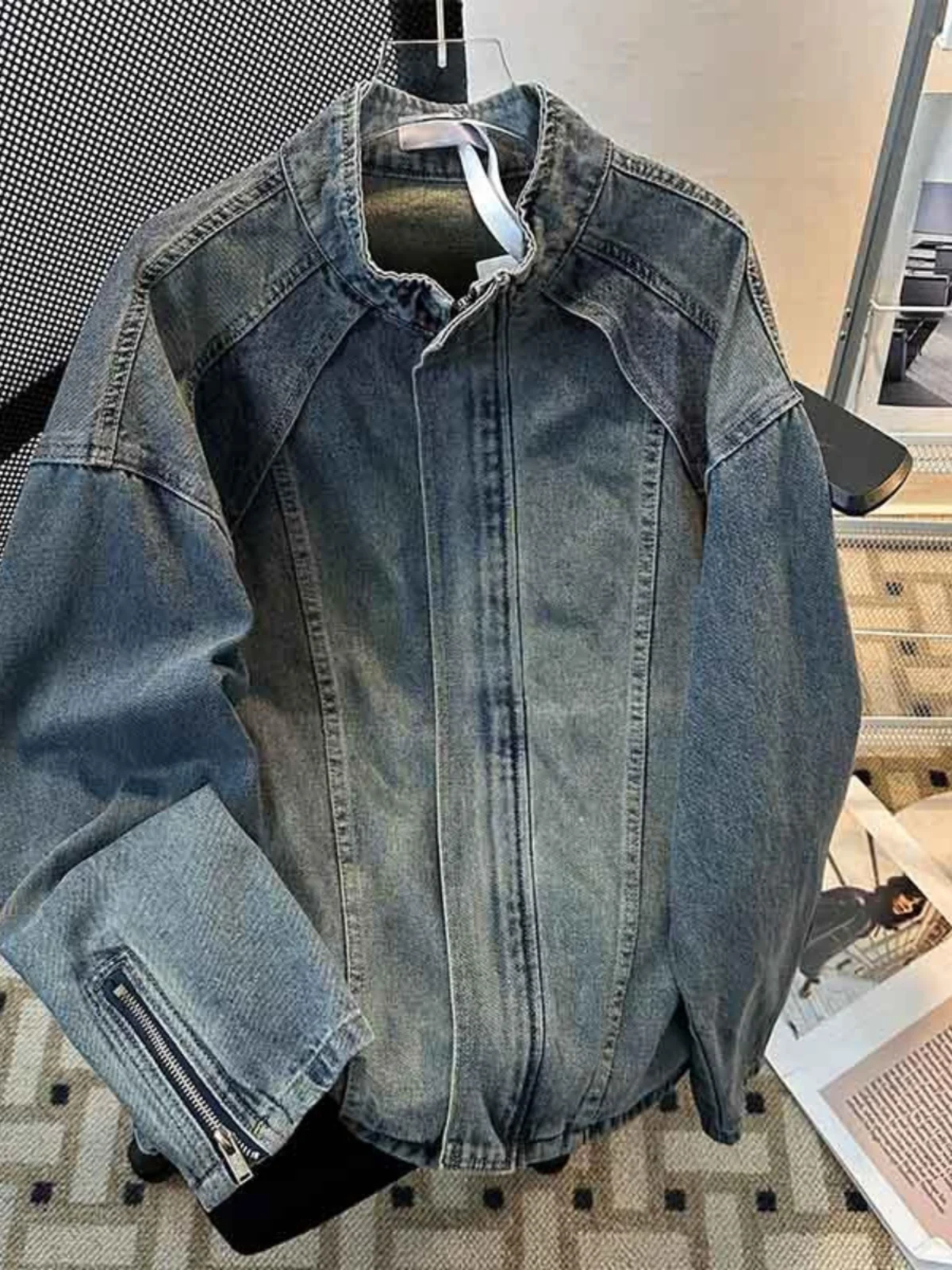 

Куртки-ветровки мужские зимние в стиле стимпанк, атласные, с мехом, светоотражающие, вощеные, черные, оригинальные, с капюшоном, утепленные