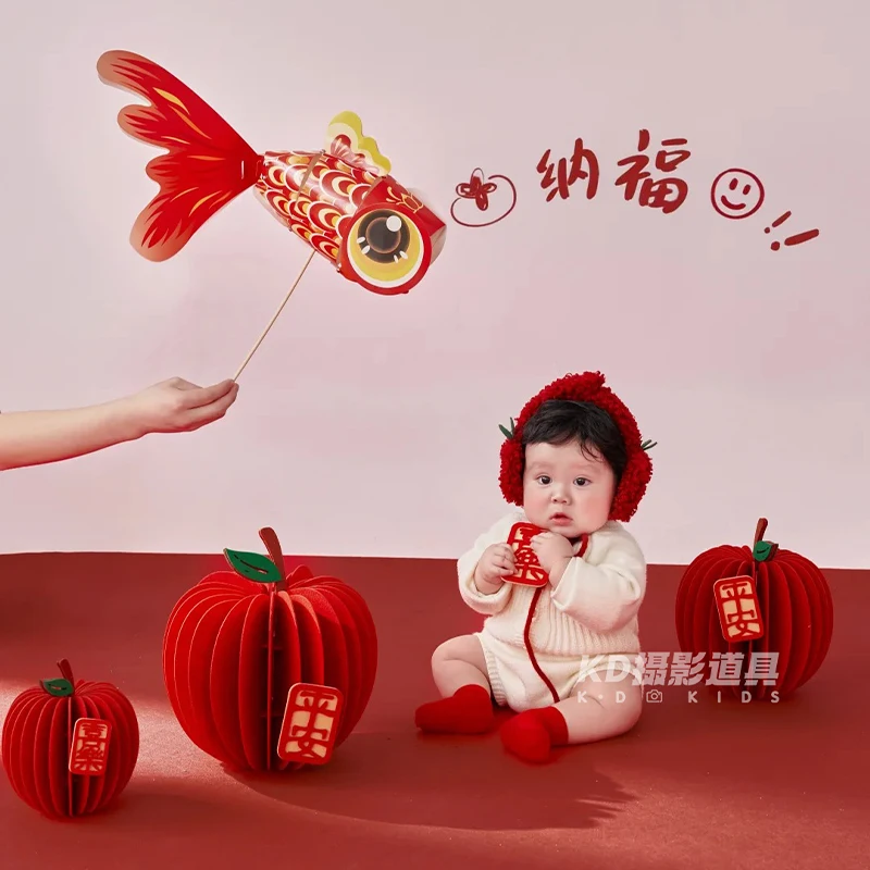 2026 Neujahrsthema Neugeborenen Fotografie Requisiten Baby Overall Outfit + Ohrenschützer + Socken 3 Stück, 2026 Nummerndecks und Pferdepuppen Requisite