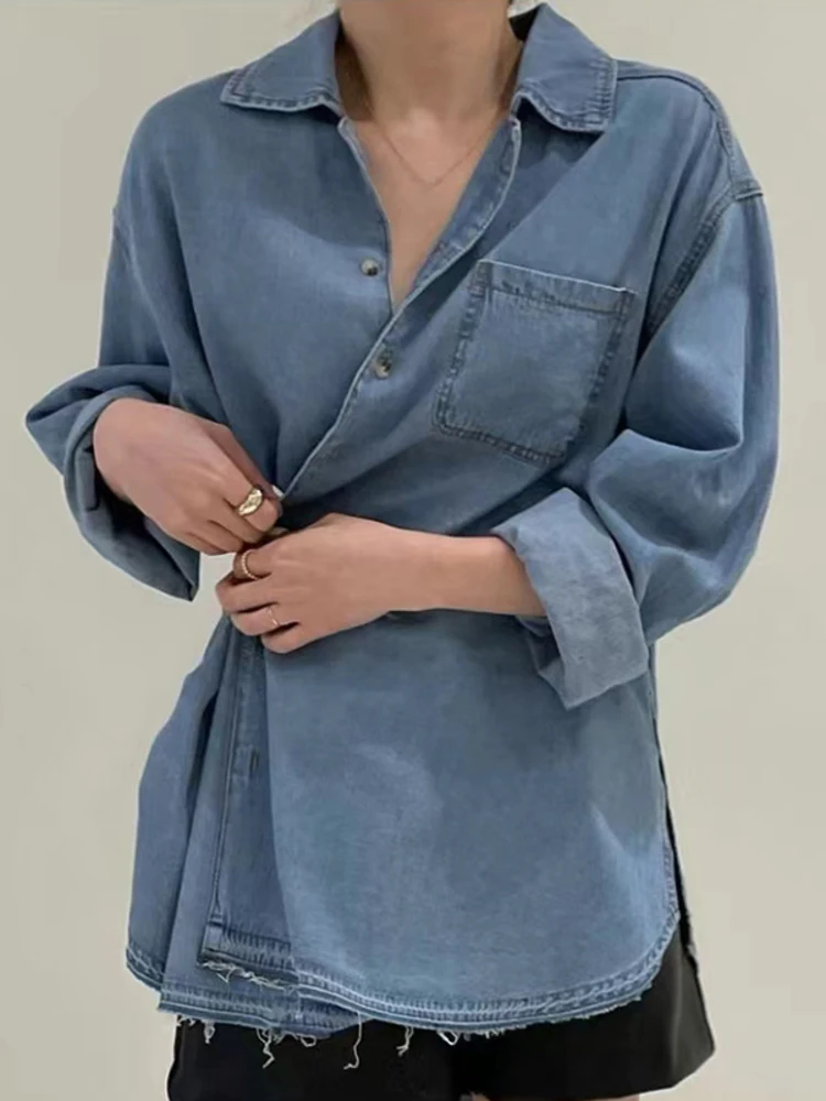 [EWQ] Korean Chic Big Size Blouse Long Sleeves With Side Buttons Autumn 2024 Trendy All-match Women\'s Tops Blue Denim Shirt Y303