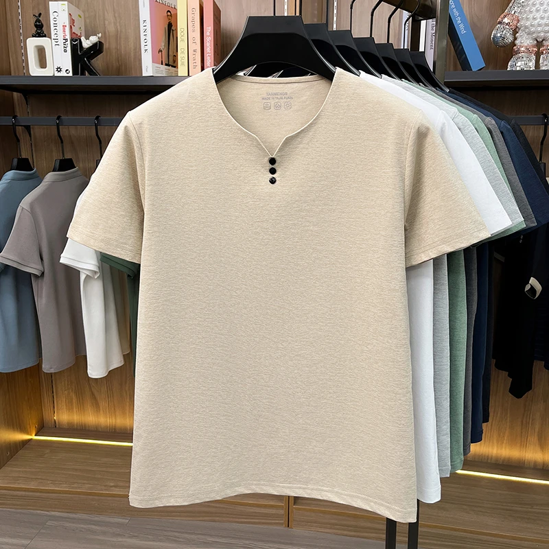 Herren-T-Shirt mit kurzem Arm und V-Ausschnitt, atmungsaktiv, bequemer Stoff für ganztägigen Komfort, lässiger Stil und Alltagskleidung. – Detail 10