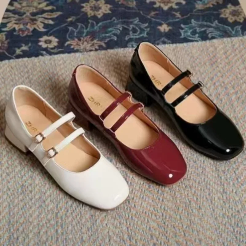 

Женские красные лоферы из лакированной кожи толщиной 3 см. Модные черные деловые туфли. Женские удобные универсальные туфли без шнуровки на толстой подошве.