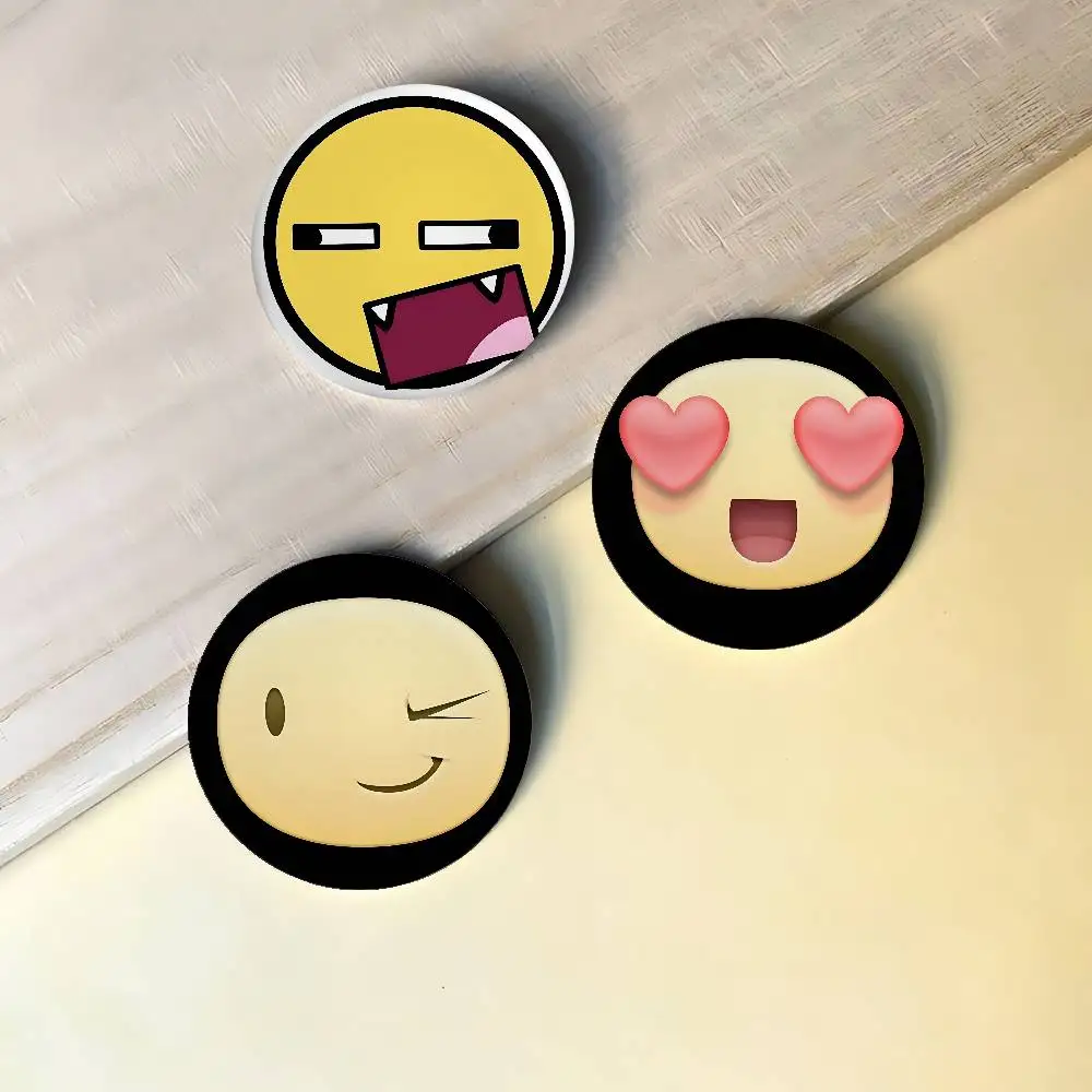 Various Expressions Badges Peripheral Lapel Pins Tinplate Round Brooch For Shoulder Bag Accessories Souvenir Gifts