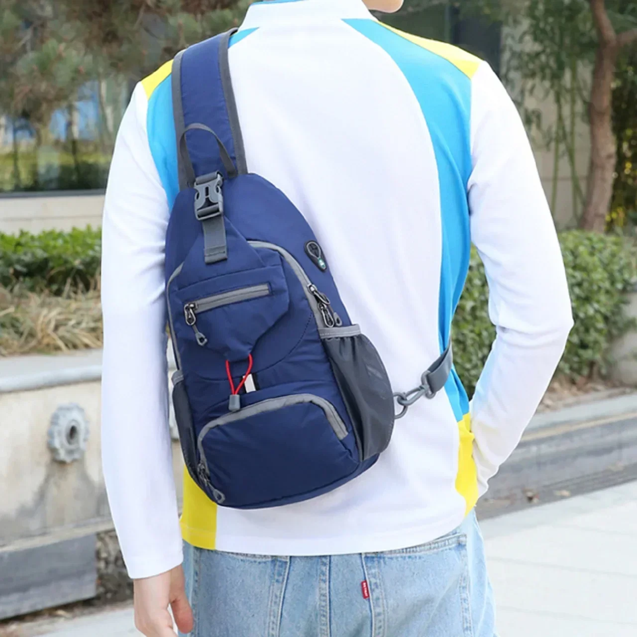 Outdoor leisure chest bag, sports waterproof, nylon crossbody bag, suitable for both men and women, mobile phone storage bag