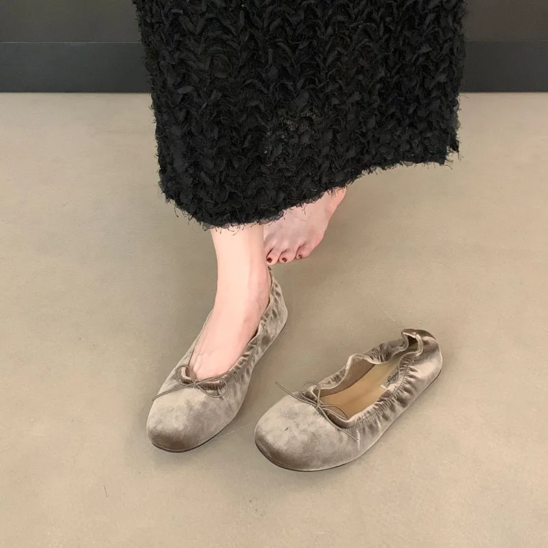 Lässige, weiche, modische Seiden-Ballerinas für Damen, flache Schuhe mit runder Spitze, flache Damenschuhe mit Schmetterlingsknoten, Slip-On-Modelle. – Detail 12