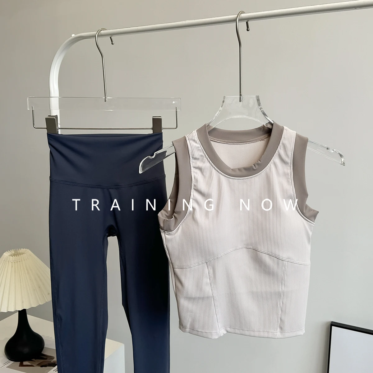 

Спортивные костюмы для женщин, летние модные высококачественные профессиональные костюмы для йоги, косметический жилет для упражнений, быстросохнущий для утреннего бега