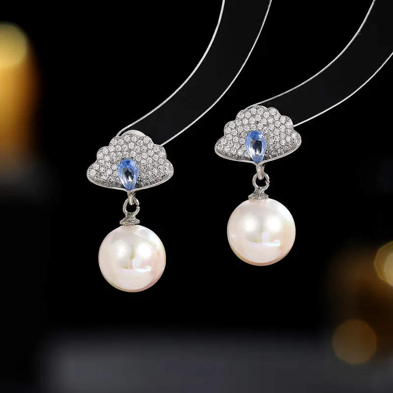 

The 2025 new s925 silver needle, simple, niche and versatile, daily commuting Ginkgo leaf pearl stud earrings