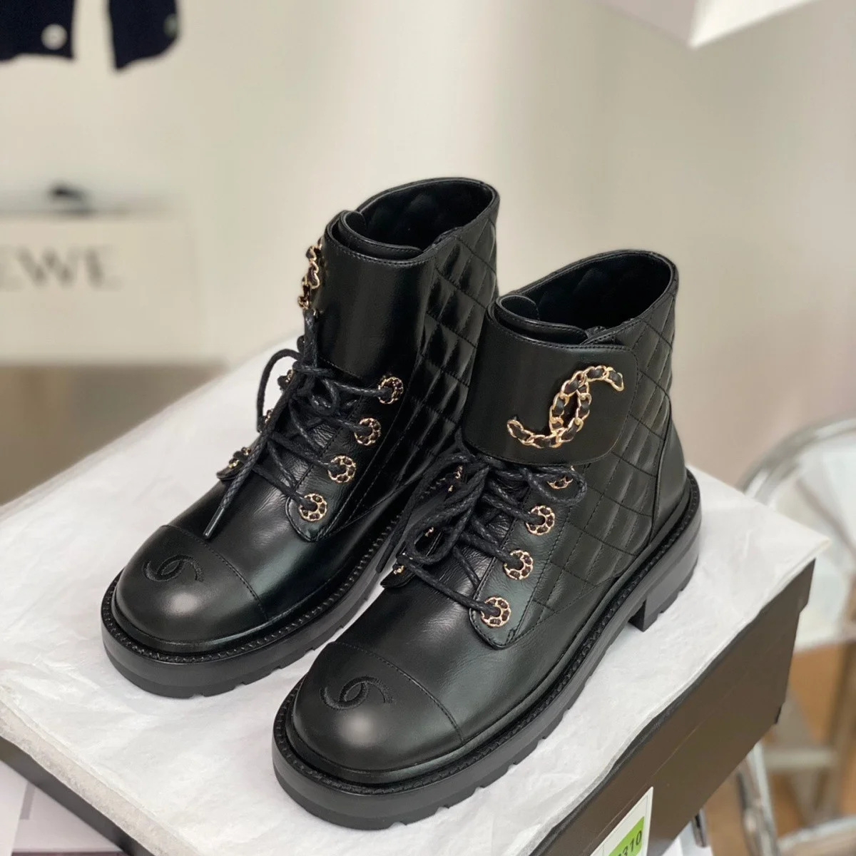 

Французские элитные легкие роскошные женские ботинки, новые стильные ботинки на шнуровке на толстой подошве, короткие сапоги для увеличения роста и моды