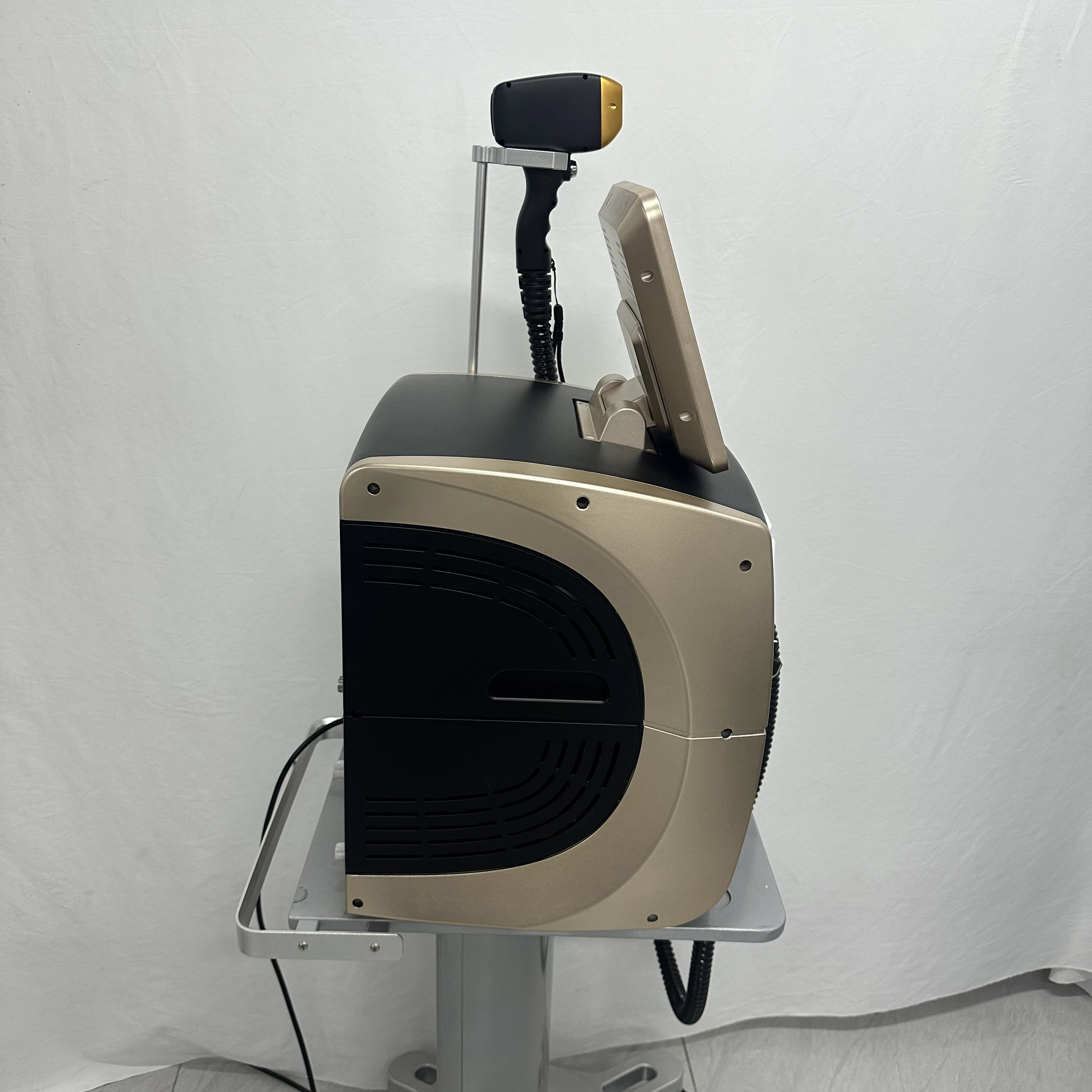 Máquina profesional de blanqueamiento de la piel, depilación con diodo de tres longitudes de onda 755/808/1064nm, indolora, de titanio hielo no invasivo