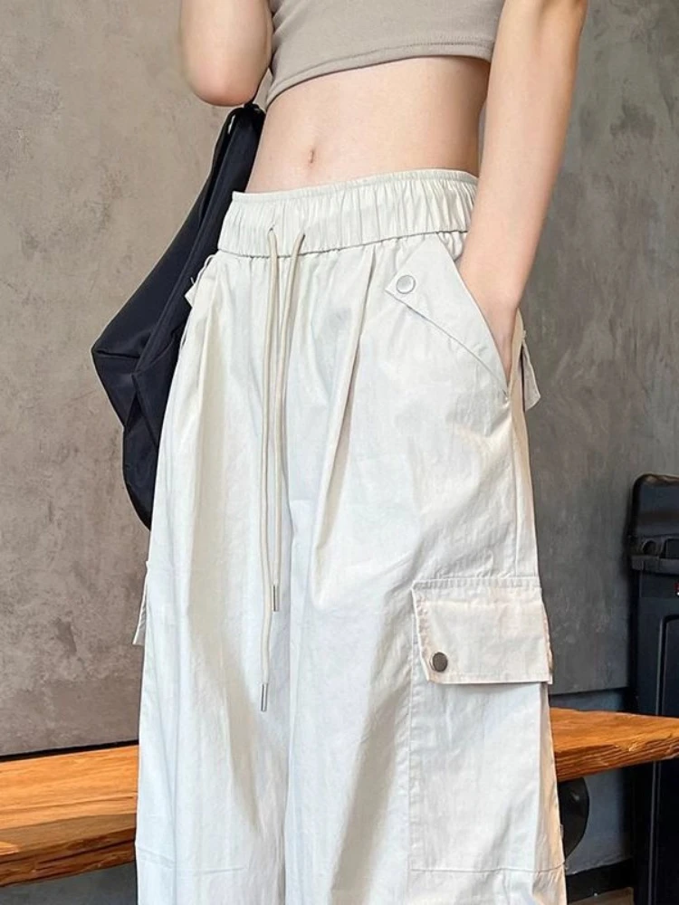 Damskie spodnie parachute cargo w stylu amerykańskim, szare, sportowe, z szerokimi nogawkami, z wysokim stanem, idealne na wiosnę i jesień, do wspinaczki i na co dzień.