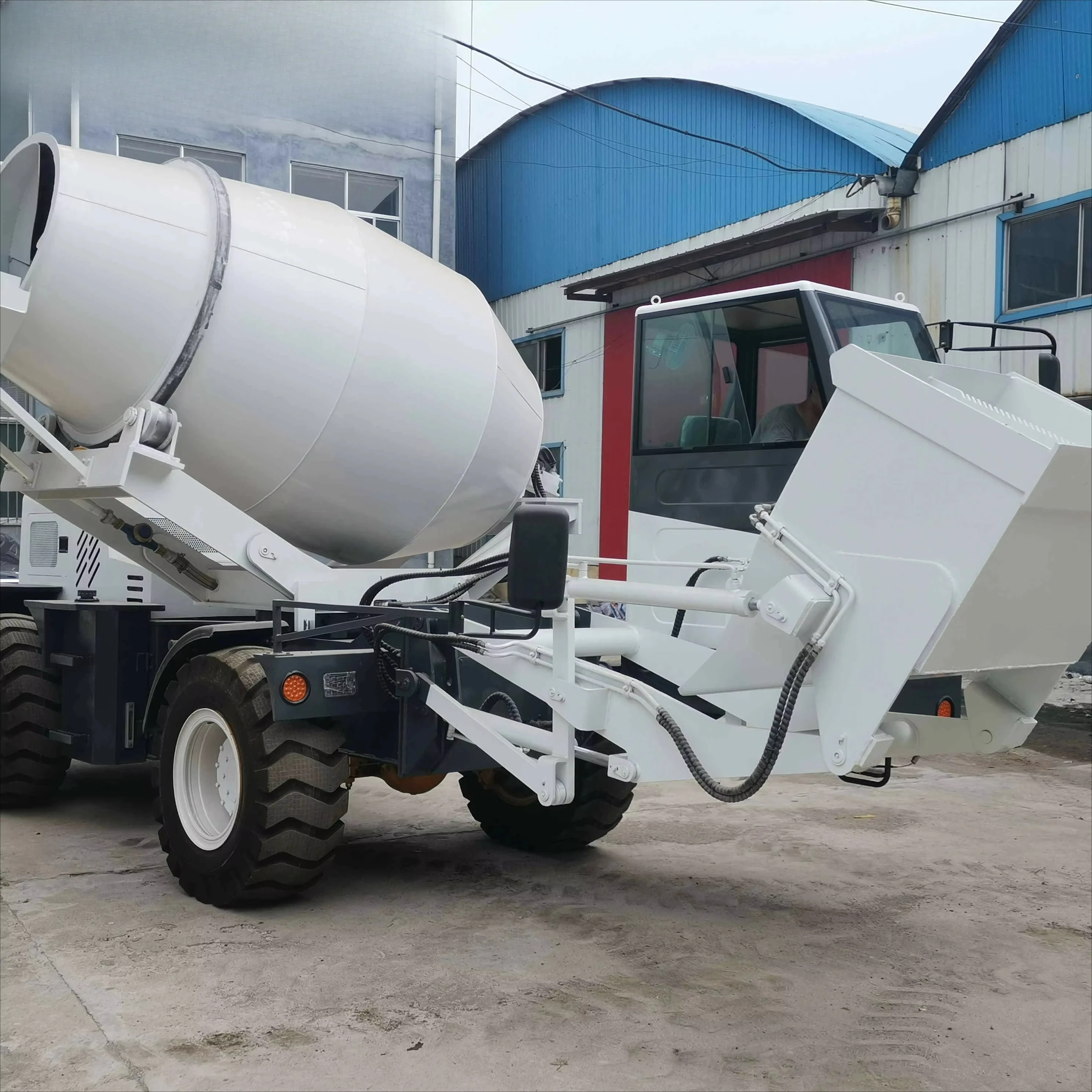 1.2 - 3.5cbm Multi-function Diesel Self Loading Concrete Mixer Truck Price
