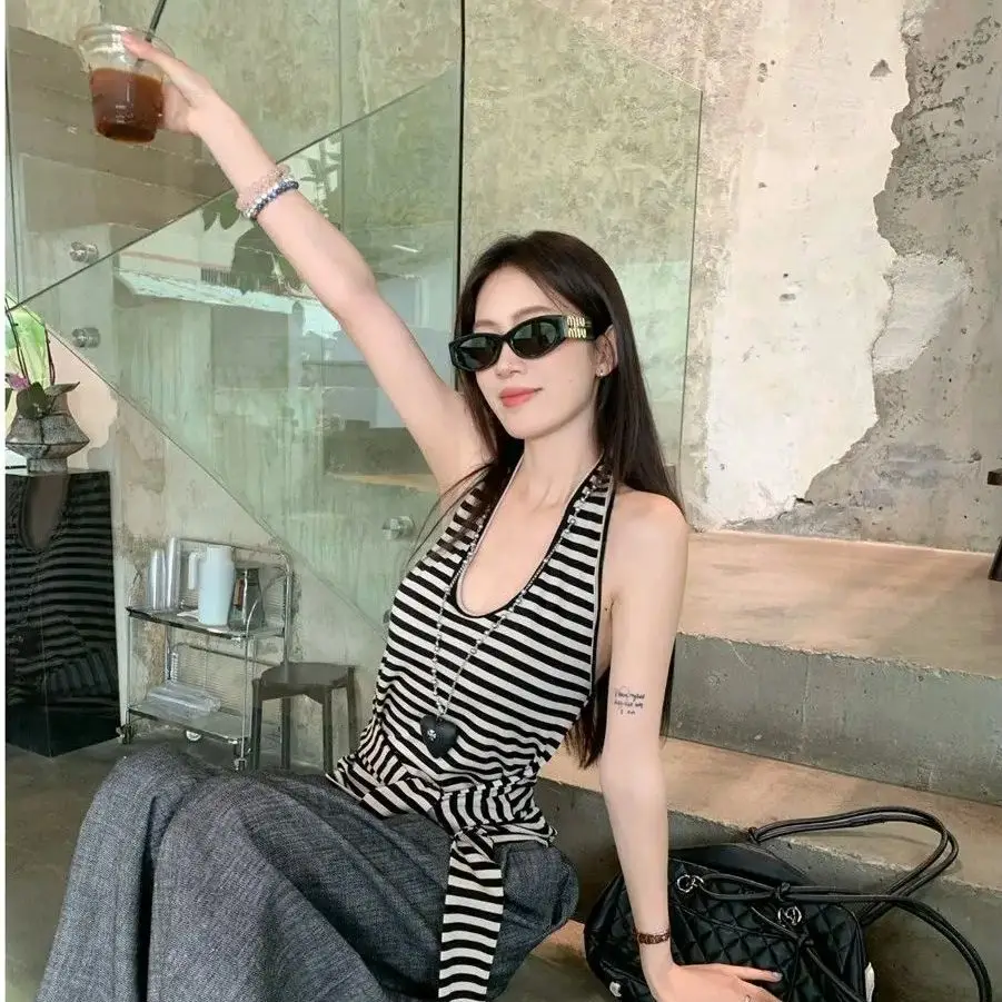 

Korea Version Zebra Stripes Contrasting Color Halter Vest Women Summer Pure Desire Straps Waist-Hugging Outer Wear Backless Top