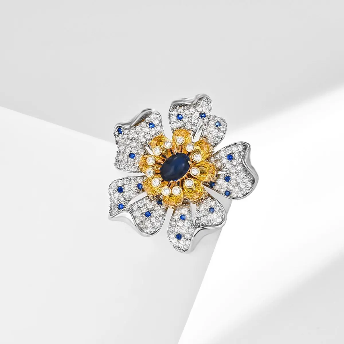New Luxury Color Rhinestone Hollow Flower Brooch Vintage Minimalist All-Match Shirt Anti-Exposure Pin